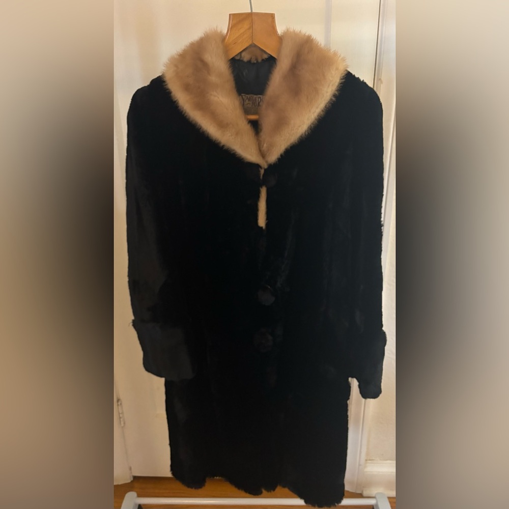 Elegant Canadian Black Mink Coat with Brown Mink Fur Collar